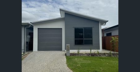 Stunning Coastal Retreat in Garbutt, Queensland - Photo 3