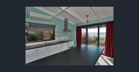 COMFY + ROOMY + LOCK UP GARAGE! - Photo 3