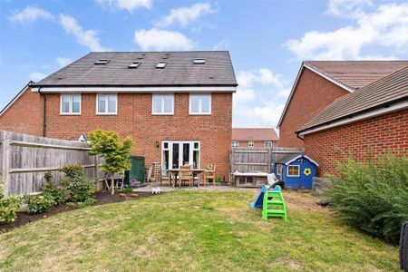 3 bedroom semi-detached house to rent - Photo 4