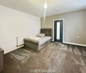 4 bedroom semi-detached house to rent - Photo 2