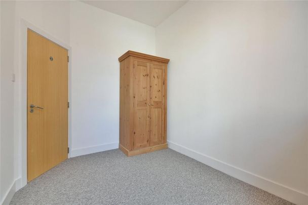 3 bedroom flat to rent - Photo 1