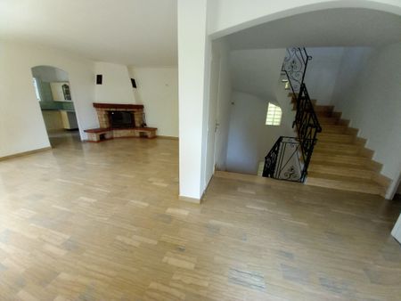 Location Appartement 5 pièces 108m² LA BOUILLADISSE 13720 - Photo 4