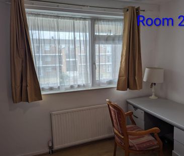 4 Bed Terraced House, Perkins Road, IG2 - Photo 3