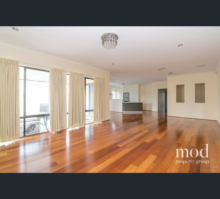 22 Urquhart Ct, Canning Vale, WA 6155 - Photo 4
