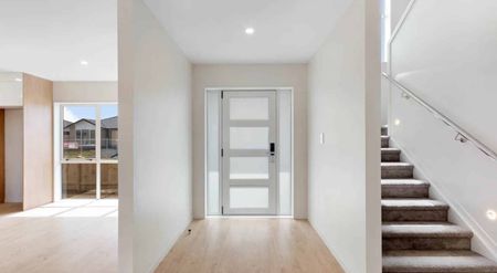 Spacious Family Residence - Photo 2