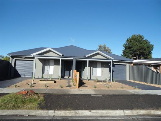 28 HOOD CRESCENT, Sunbury, VIC 3429 - Photo 1