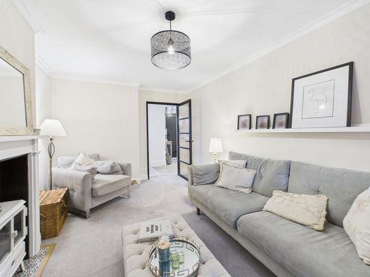 4 bedroom detached house to rent - Photo 1