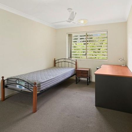 Large 3 bedrooms 3 Ensuites - Photo 3