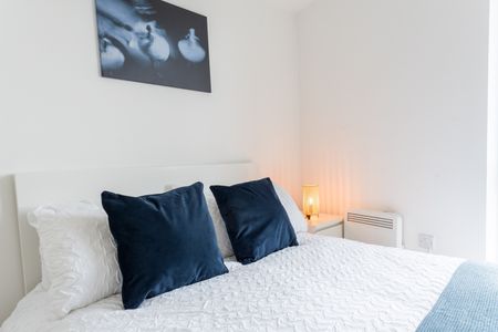 3 Bed Flat, Advent Way, M4 - Photo 4