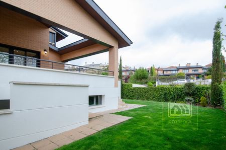 Alquiler de chalet pareado en Encinar de los Reyes - Photo 2