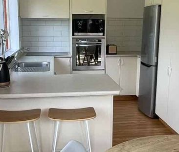 Fully Furnished, Newly Renovated 3 Bedroom - Photo 1