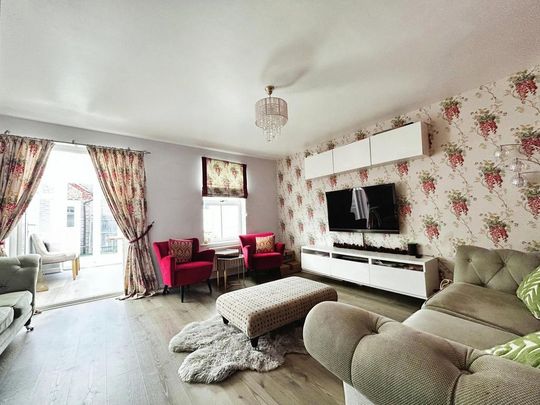 3 bedroom end of terrace house to rent - Photo 1