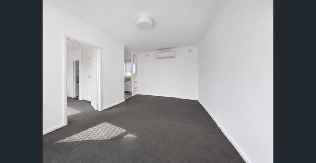 Light, Bright & Perfectly Positioned: Affordable Living Near Shops and Transport - Photo 1