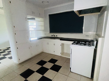 14 Vincent Crescent, Werribee, VIC - Photo 5