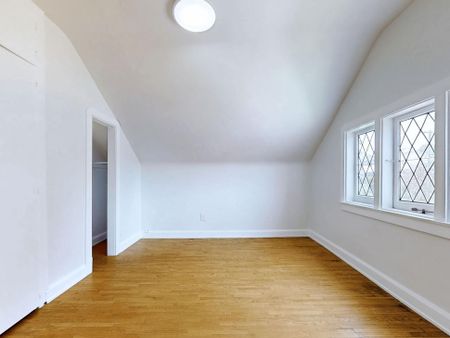 For Lease - 668 Scarlett Road, Toronto, Ontario - Photo 5