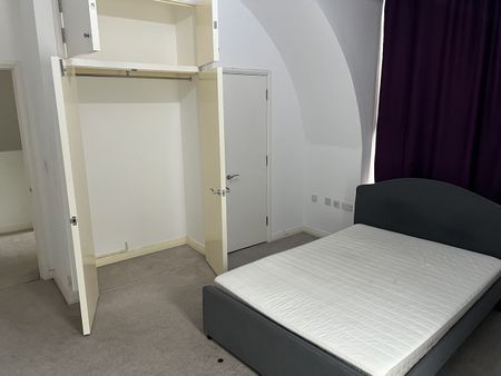 1 Bed Semi-Detached House, Truscott House, IG11 - Photo 2