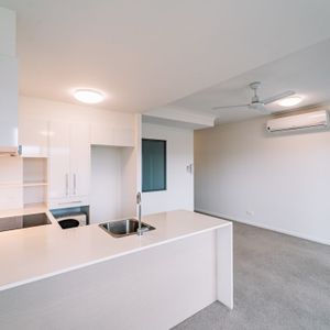 Best location in beenleigh - Photo 2