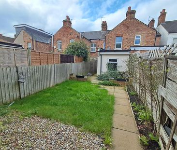 2 bed terraced house to rent in Greatham Road, Bushey, WD23 - Photo 1