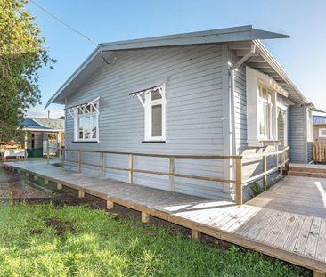 Family home in the heart of Springvale - Photo 2