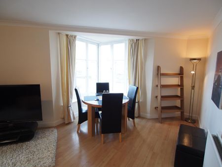 3 bedroom flat to rent - Photo 4