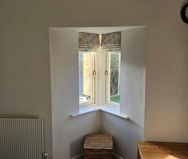 Spacious Double Room with Private Bathroom in Charming Cottage and ... - Photo 1
