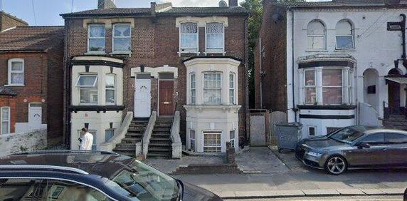 Studio Flat, Cromwell Road, LU3 - Photo 2