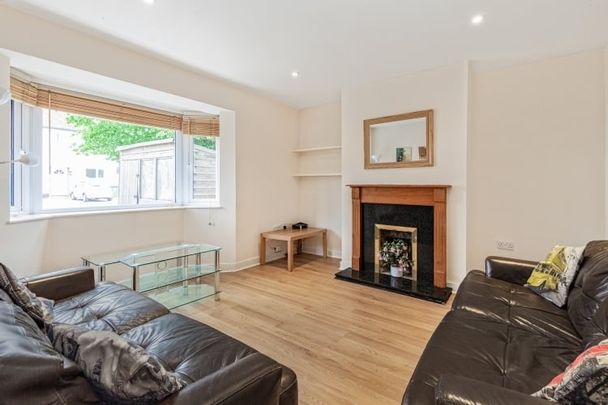 Harcourt Terrace, Headington - Photo 1