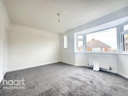 2 bedroom end of terrace house to rent - Photo 4