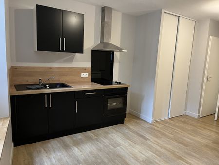 Location Appartement 3 pièces 50m² VIVONNE 86370 - Photo 2