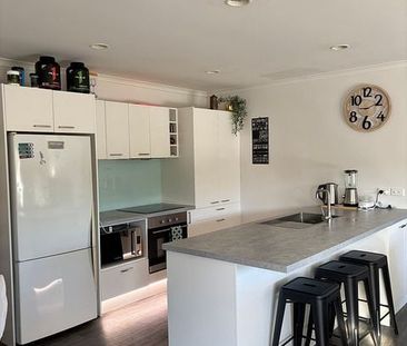 Modern Family Home with Plenty of Space - Photo 4