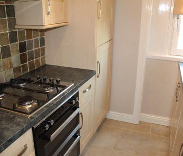 3 bedroom flat to rent - Photo 6