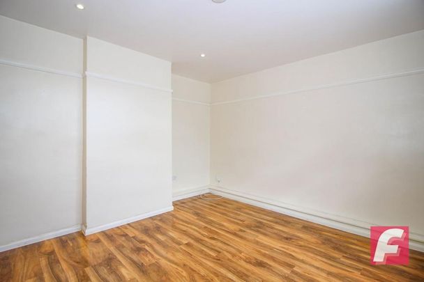 3 bedroom end of terrace house to rent - Photo 1