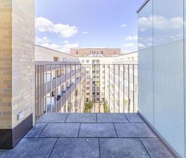 Exklusive 2-Zimmer-Wohnung mit Dachterrasse und Loggia im 8. Oberge... - Foto 1