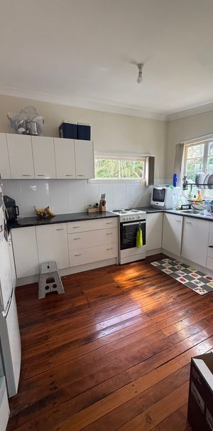 Highgate Hill - Photo 1
