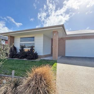 Superb Family Home - Photo 2