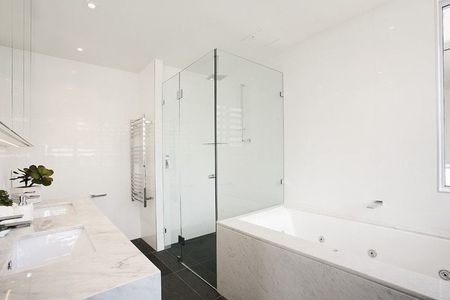 Narrabeen, 206/44 Ocean Street - Photo 5