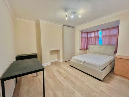 Studio Flat, Lo, W3 - Photo 3