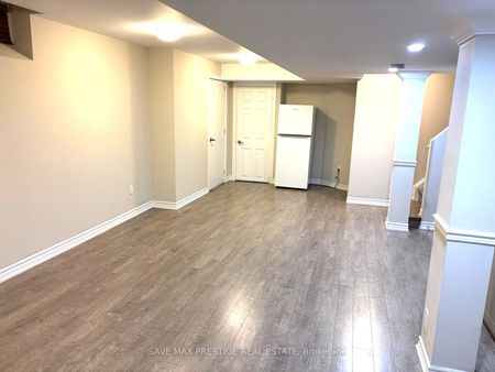 Detached Home For Lease | W8115938 - Photo 3