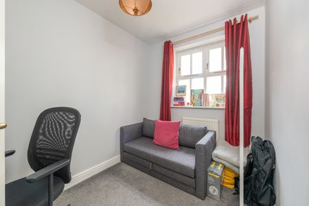 5 Bed Terraced House, Macmillan Way, SW17 - Photo 4