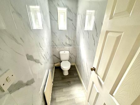 3 bedroom flat to rent - Photo 3