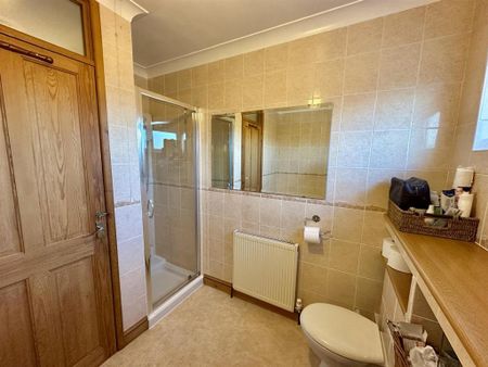 3 bedroom end of terrace house to rent - Photo 3