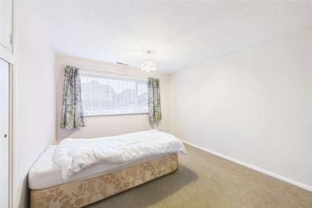 Balliol Way, Owlsmoor, Sandhurst, Berkshire, GU47 - Photo 4