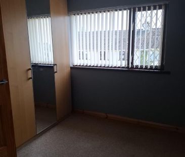 3 Bed Mid-terrace House - Photo 2