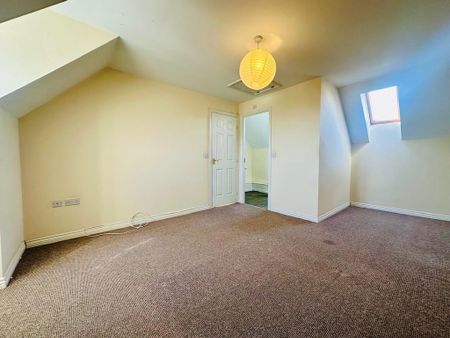 3 bedroom end of terrace house to rent - Photo 2