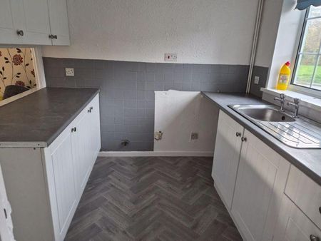 2 bedroom terraced house to rent - Photo 4