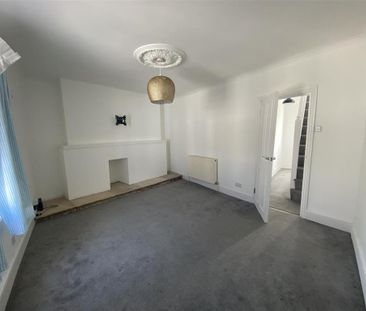 2 bedroom maisonette to rent - Photo 2