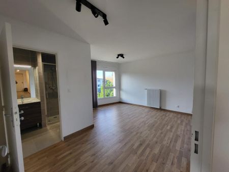Location Appartement 3 pièces 83m² BRON 69500 - Photo 3