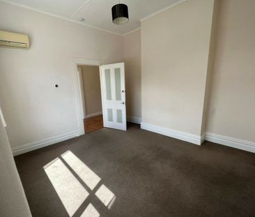 Modernised three bedroom home - Close to CBD and transport - Photo 6