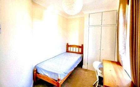 3 bedroom detached house to rent - Photo 2