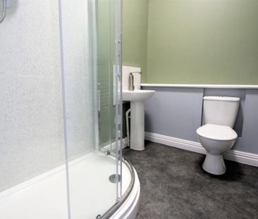 1 bedroom in a house share to rent - Photo 2
